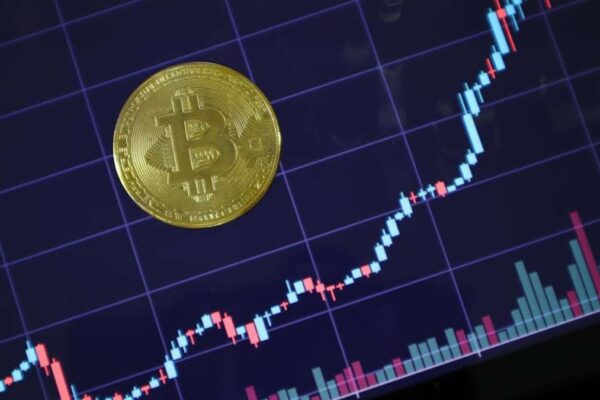 Strategies for Minimizing Capital Gains Tax on Crypto Assets for US Investors - Featured Image