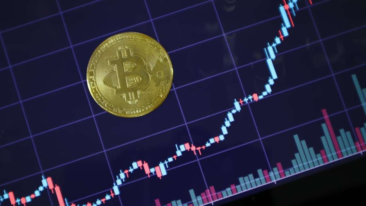 Strategies for Minimizing Capital Gains Tax on Crypto Assets for US Investors - Featured Image