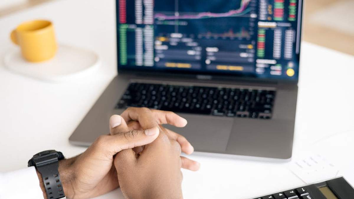 Strategies for minimizing state income tax burden for remote-first entrepreneurs in the USA. - Featured Image