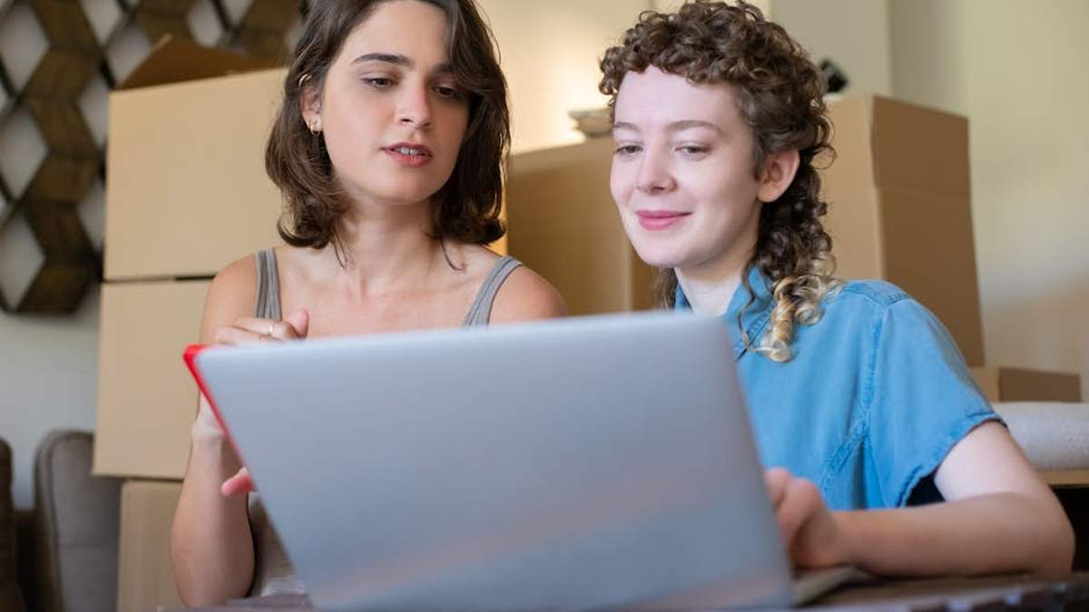 Strategies for selling high-ticket coaching programs to affluent US entrepreneurs. - Featured Image