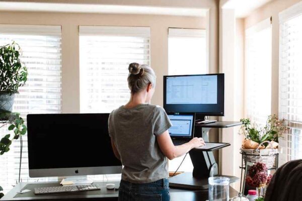 The role of AI in streamlining content creation workflows for US solopreneurs. - Featured Image