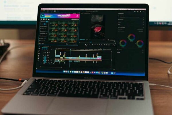 Top 16-inch Creator Laptops for 4K Video Editing: Comparing Intel Core Ultra 9 and Apple M3 Max Models Under $3500 - Featured Image