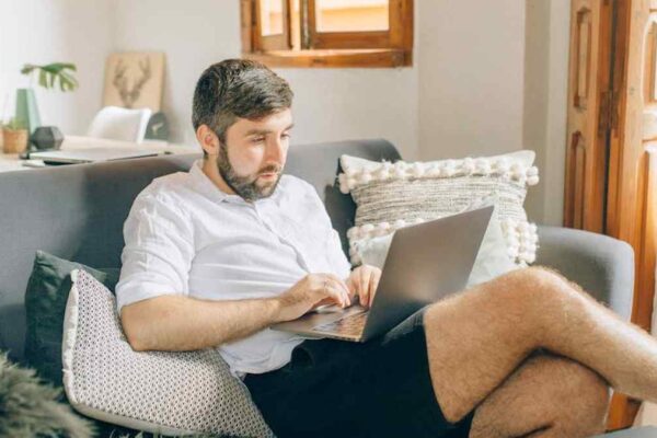 Transitioning from hourly billing to value-based pricing for US freelance consultants. - Featured Image