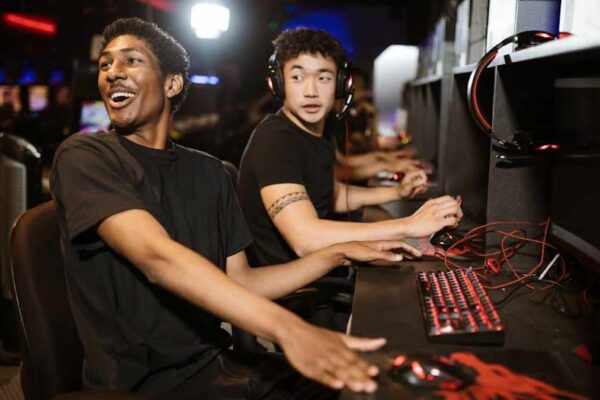 Ultralight Gaming Mice for Esports: Sensor Accuracy and Weight Reduction - Featured Image