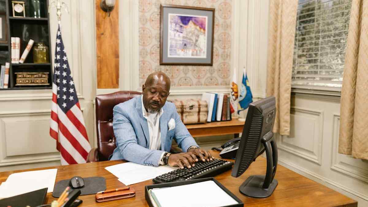 US regulatory hurdles for launching a decentralized autonomous organization (DAO) as a digital entrepreneur. - Featured Image