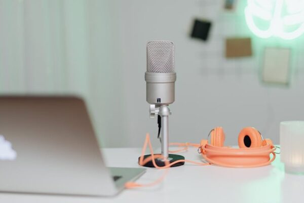 USB Microphones for Podcasting and Streaming: Condenser vs. Dynamic Options - Featured Image
