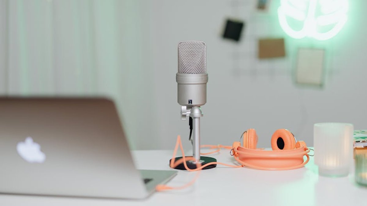 USB Microphones for Podcasting and Streaming: Condenser vs. Dynamic Options - Featured Image