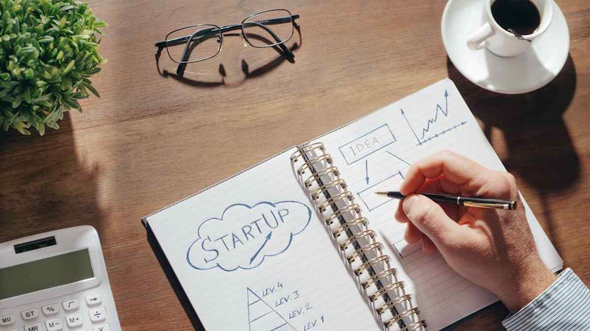 Validating a Niche SaaS Idea Using Low-Code MVPs and US Beta Testers - Featured Image